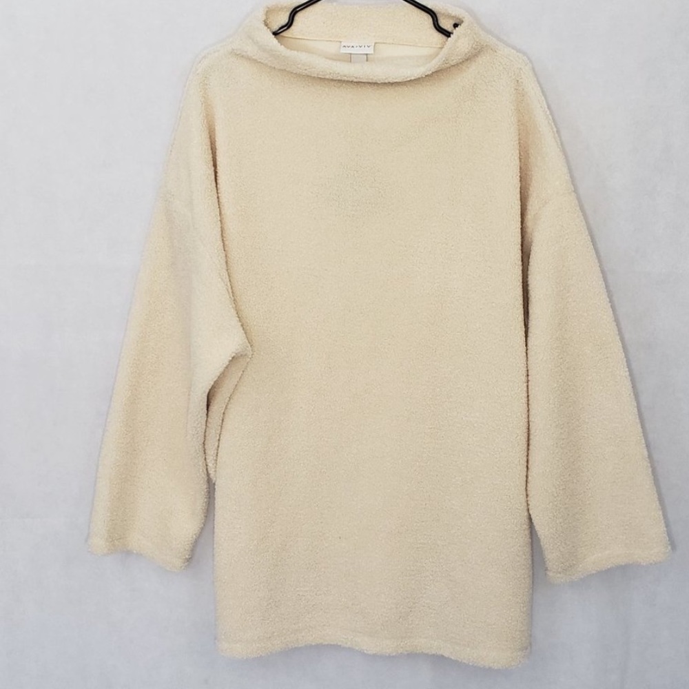 Ava Viv Cream Fuzzy Pullover Sweater NWT